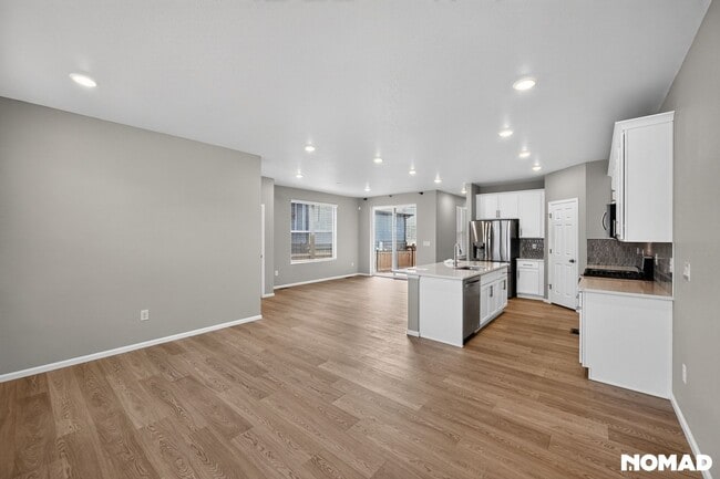 Building Photo - 745 N Tempe St