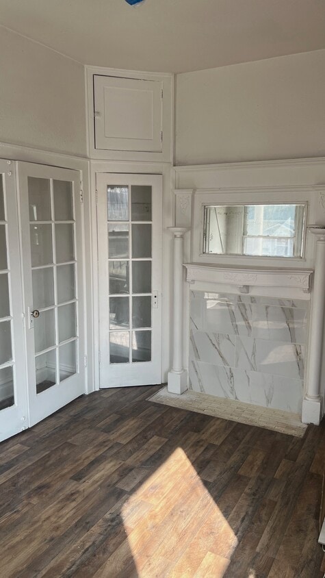 Building Photo - 413 W Columbia Ter