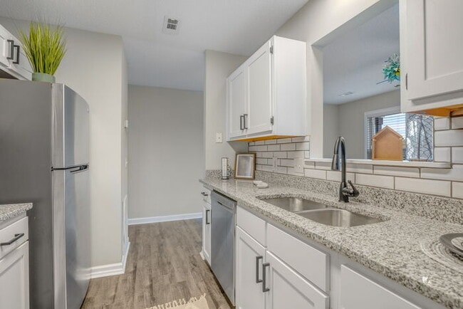 Building Photo - 515 Cely Ln