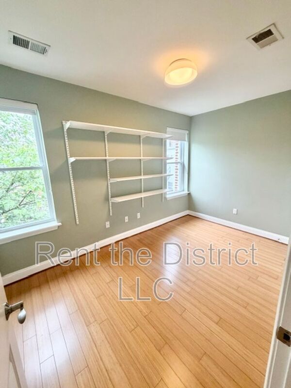 Foto del edificio - 3318 Sherman Ave NW