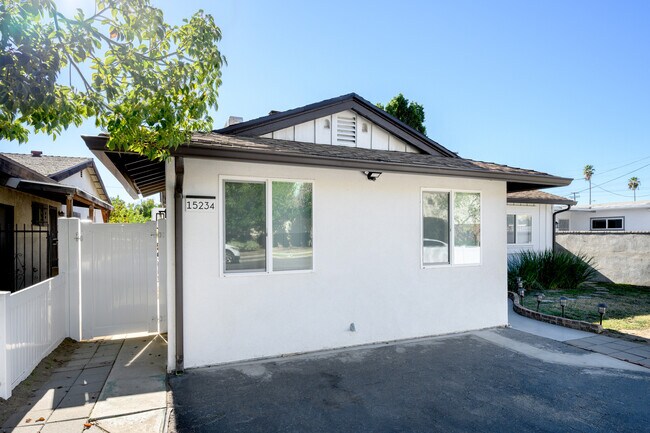 Building Photo - 15236 Leadwell St