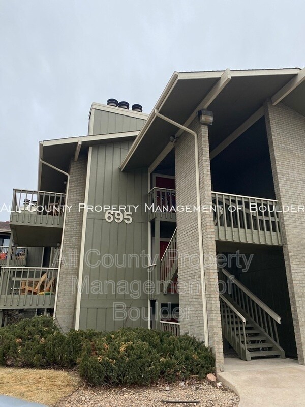 Foto del edificio - 695 Manhattan Dr