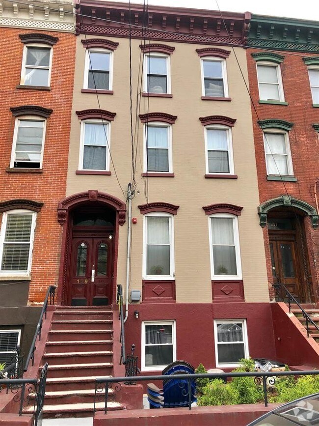 Building Photo - 149 Grand St