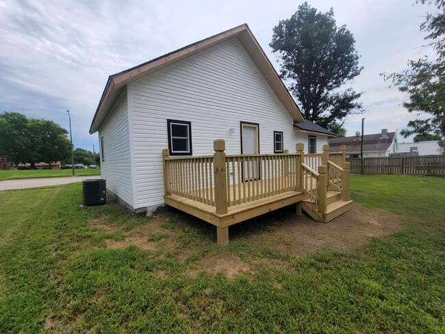 Building Photo - 813 Harlan St