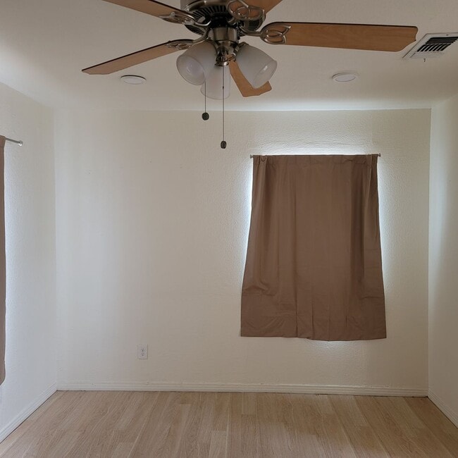 Building Photo - Rental