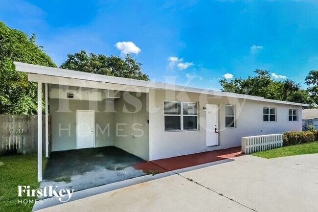 Building Photo - 405 E Gateway Blvd