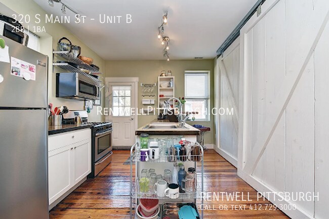 Building Photo - 2 Bedroom Apartment in West End Village