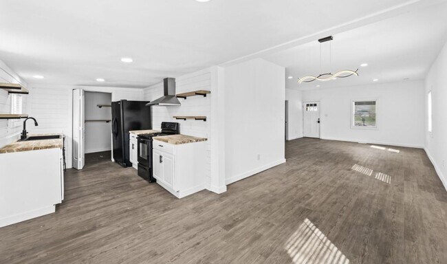 Foto del edificio - Charming 2BR Lebanon Home with Modern Updates & Large Yard