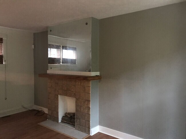 Foto del edificio - UPDATED SQUIRREL HILL HOUSE, AMAZING LOCATION AVAILABLE AUGUST 2025!