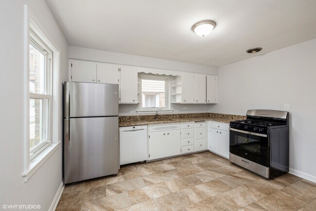 Building Photo - 5615 S Melvina Ave