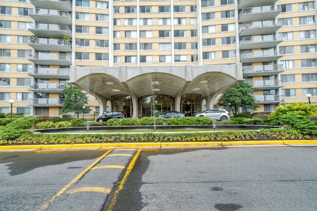 Foto del edificio - Stunning 1 Bed 1 Bath Condo In Popular Hig...