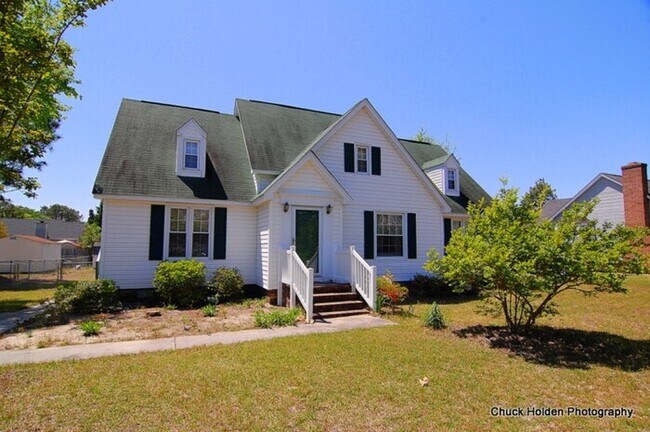 Building Photo - 113 Lake Shire Drive