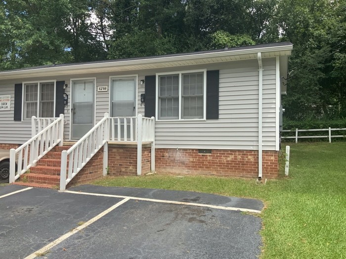 Primary Photo - 1216 Chesterfield Ave