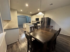 Building Photo - 10435 Moraine Lake Dr