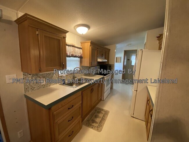 Foto del edificio - Mobile Home in Quiet Lakefront Community