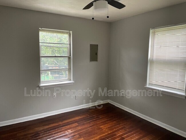 Foto del edificio - 2358 Zanone Ave