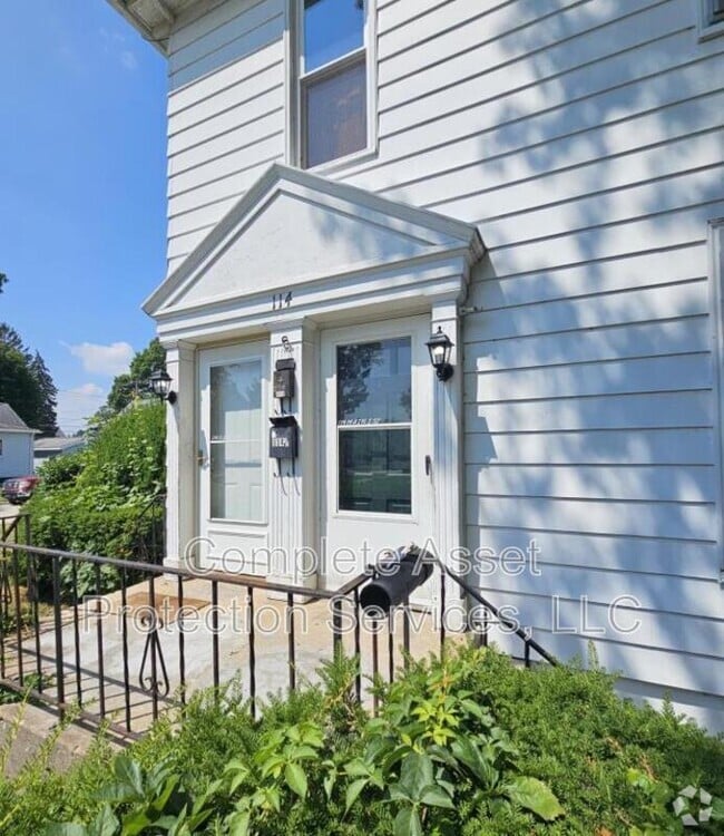 Building Photo - 114 I St