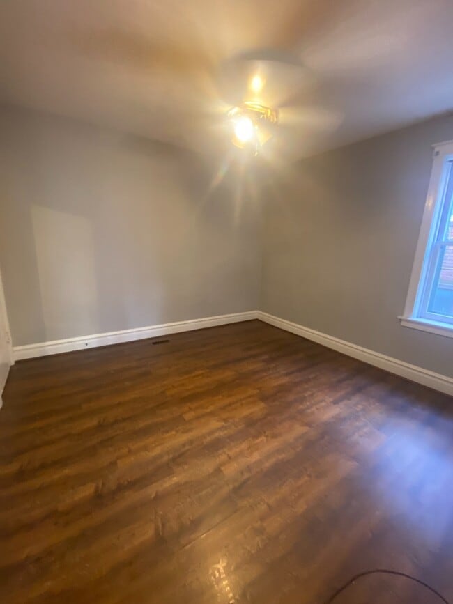 Foto del edificio - 5049 Lindenwood Ave