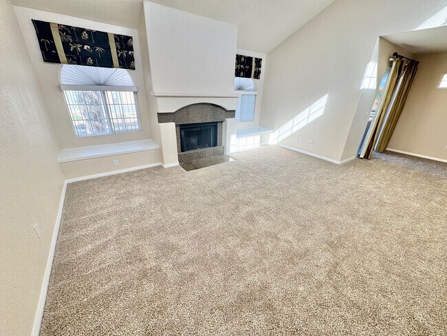 Foto del edificio - CUTE 2ND FLOOR UNIT, 2 BEDROOM/2 BATH CONDO!