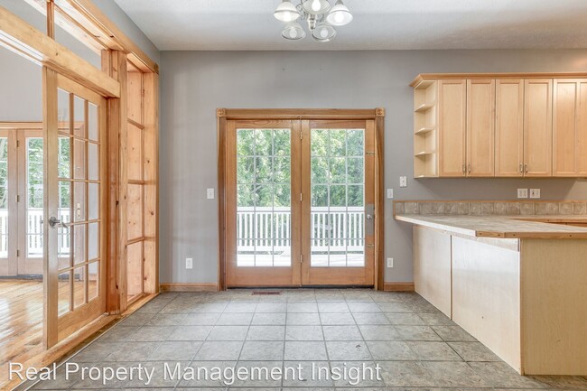 Building Photo - 6 br, 3 bath House - 1305 Lawrence Street