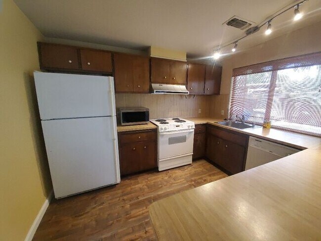 Building Photo - Professionally managed by Titan Property M...