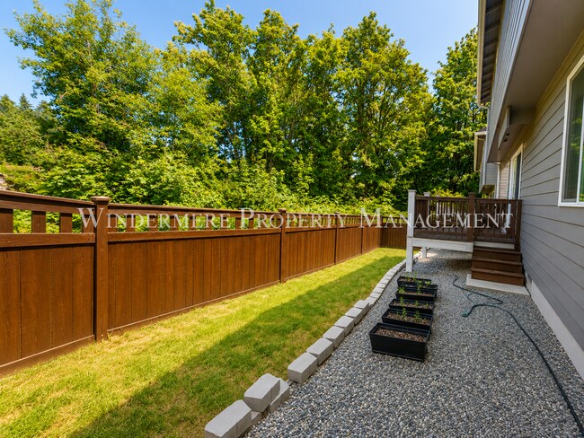 Foto del edificio - Bright and spacious home close to ferries, PSNS and recreational activities!