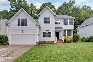 Building Photo - 702 Robin Hood Dr