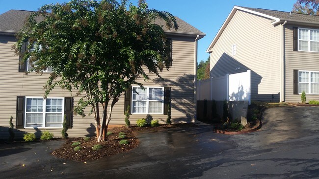Building Photo - 509 Fairview Rd