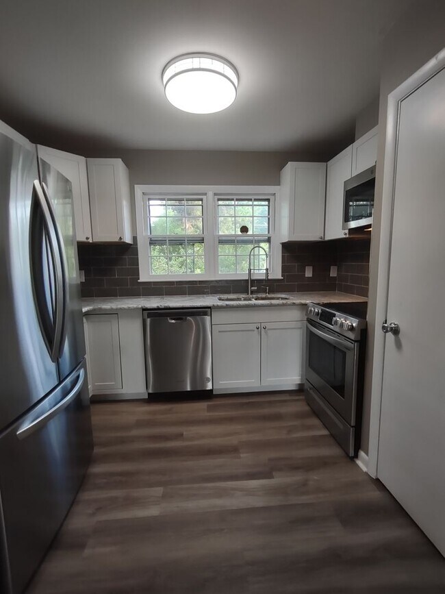 Foto del edificio - Newly Renovated Condo located in "Coventry...
