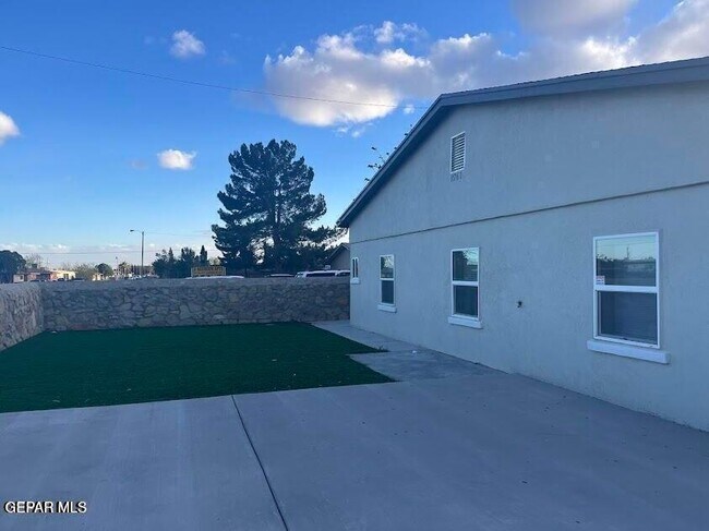 Foto del edificio - 8761 Lawson St