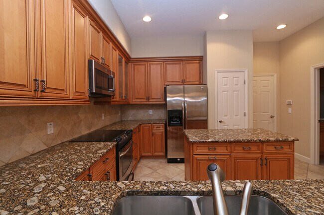 Building Photo - 8225 Tivoli Dr