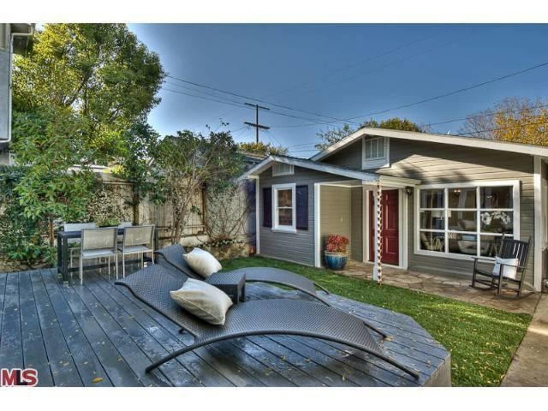 Pristine 1 bedroom house - 4323 Laurelgrove Ave