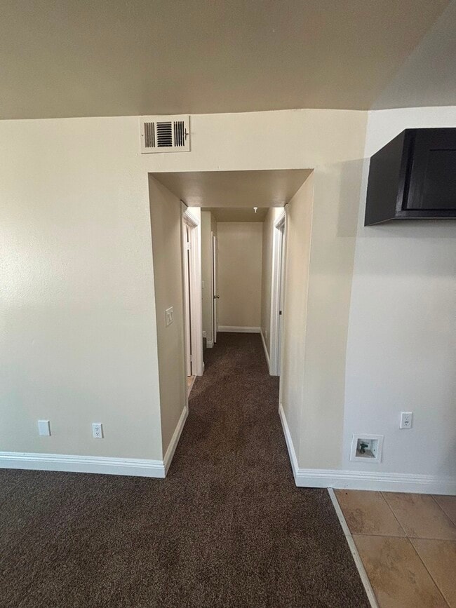 Building Photo - 156 W 71st St