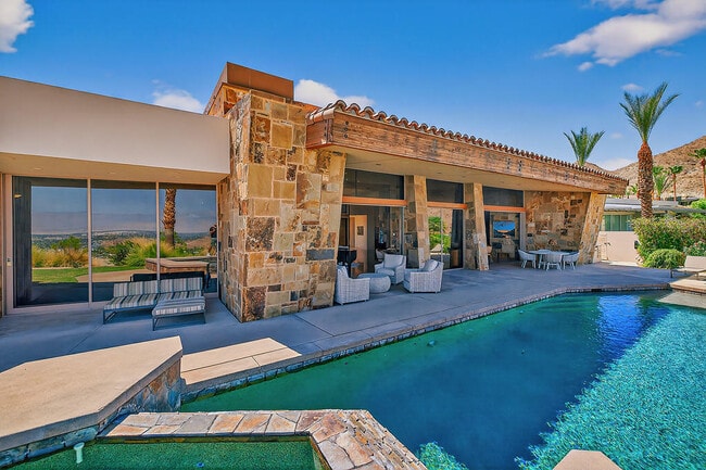 Building Photo - 9 Rockcrest