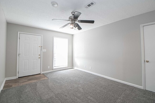 Building Photo - 3055 Woody Ln