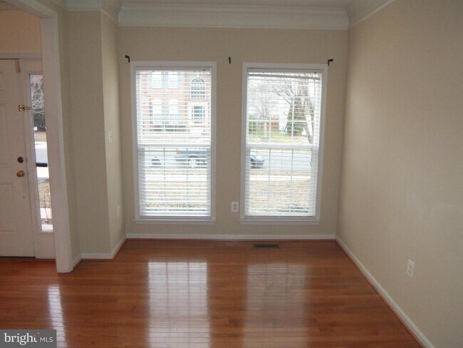 Foto del edificio - 8197 Tenbrook Dr