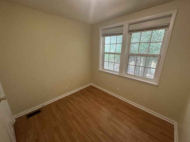 Building Photo - Apartment for Rent