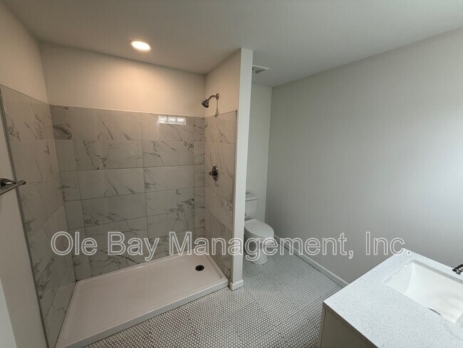 Building Photo - 3212 Riverside Dr