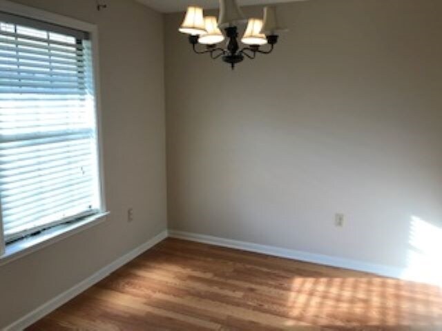 Foto del edificio - 3219 Elmore Park Rd