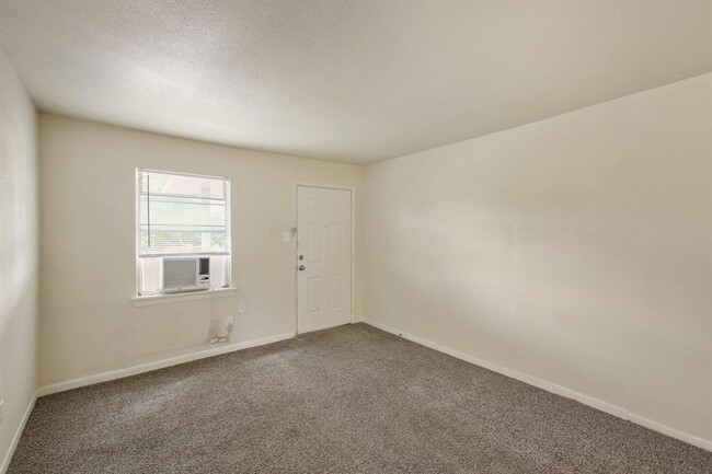 Building Photo - 5415 3 Rd St