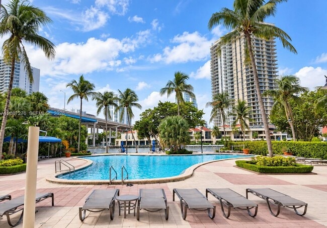 Foto del edificio - 19390 Collins Ave