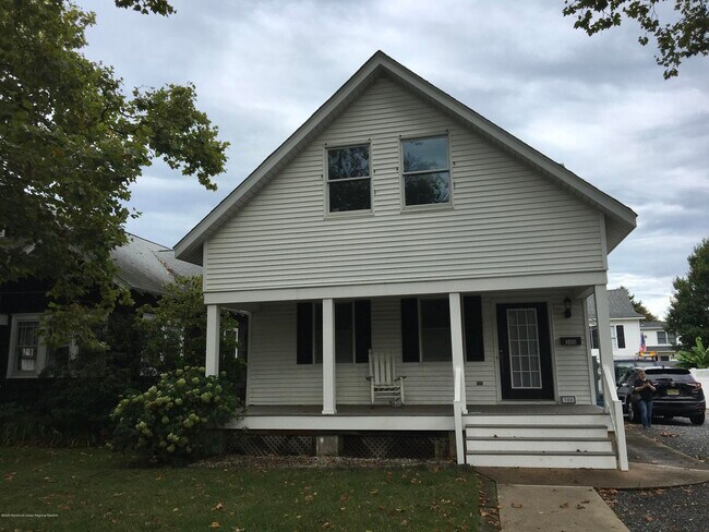 Building Photo - 300 E Main St