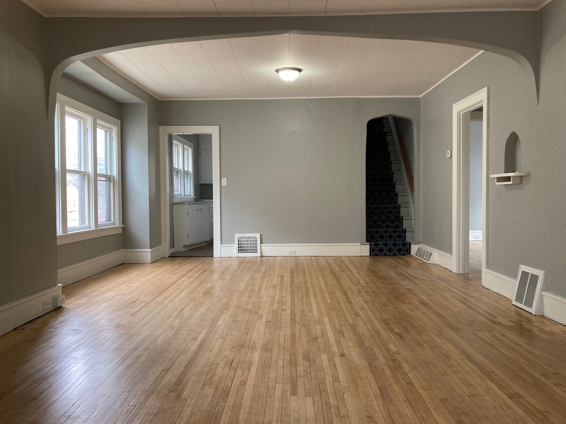 Primary Photo - Charming 4 Bedroom 1 Bathroom Home in St.C...