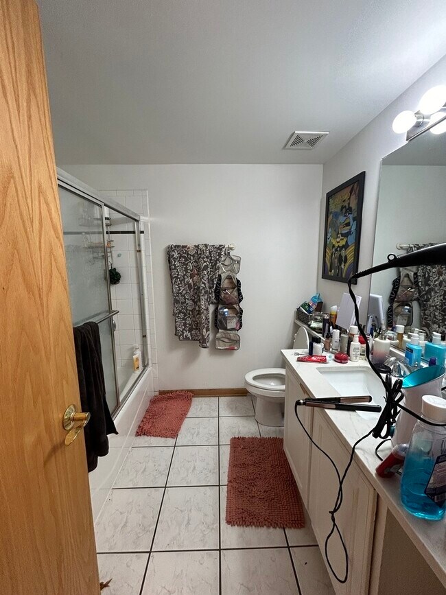 Foto del edificio - 865 W Buckingham Pl