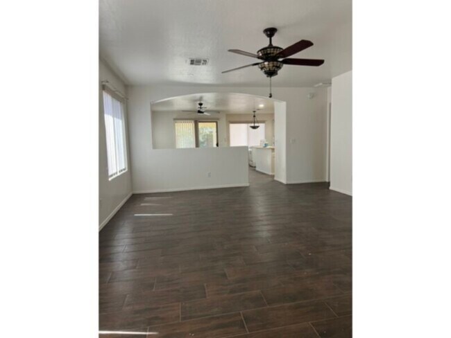 Building Photo - 3 bedroom 2 bath