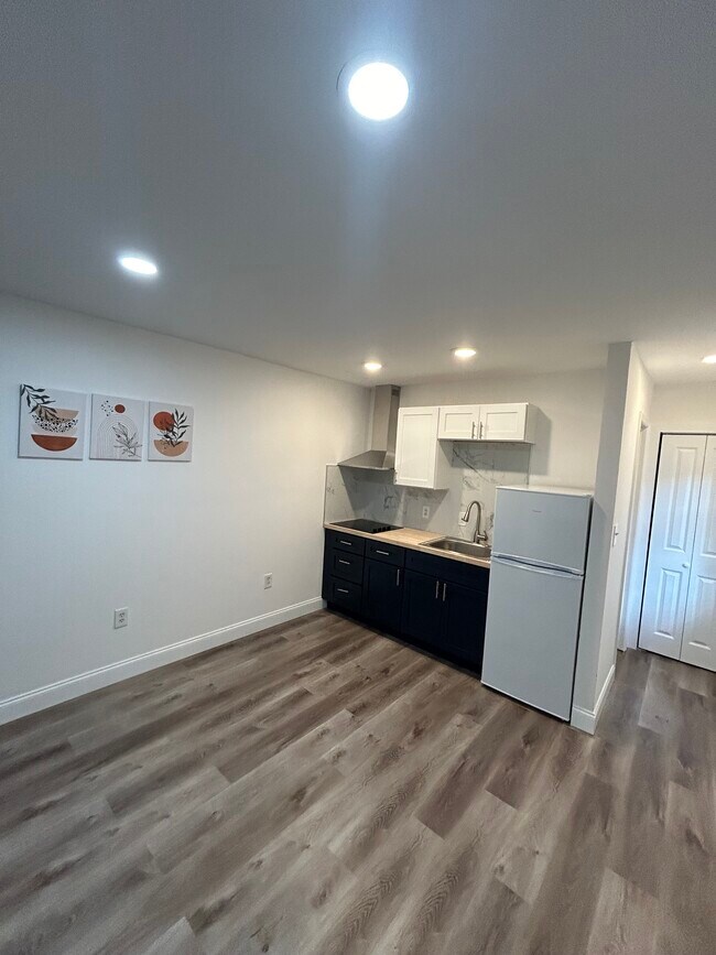 Foto del edificio - 1325 E Main St