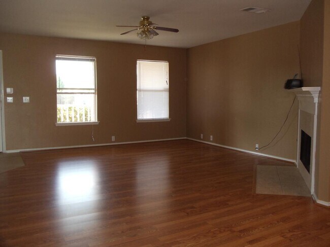 Foto del edificio - 1410 Cloyne Dr