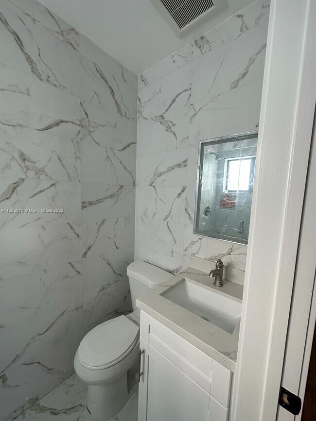 Foto del edificio - 170 W 58th St