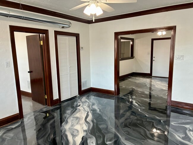 Foto del edificio - 5215 W Potomac Ave