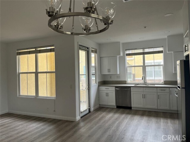 Building Photo - 708 Terra Bella